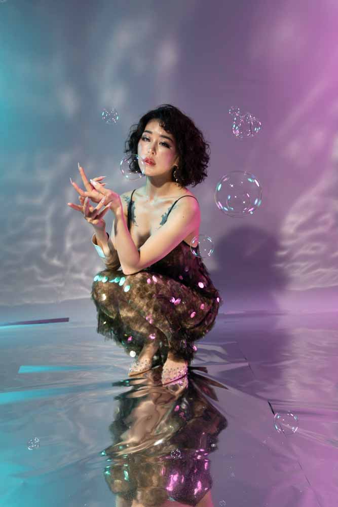 crouching-mizuki